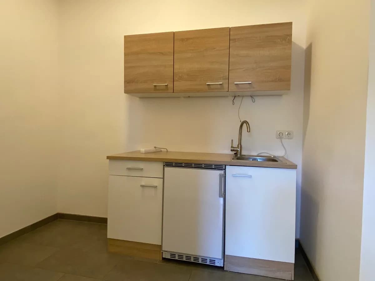1-Zimmer-Gewerbeimmobilie mieten in Linz – 48 m², € 625 – Bild 3 von 12