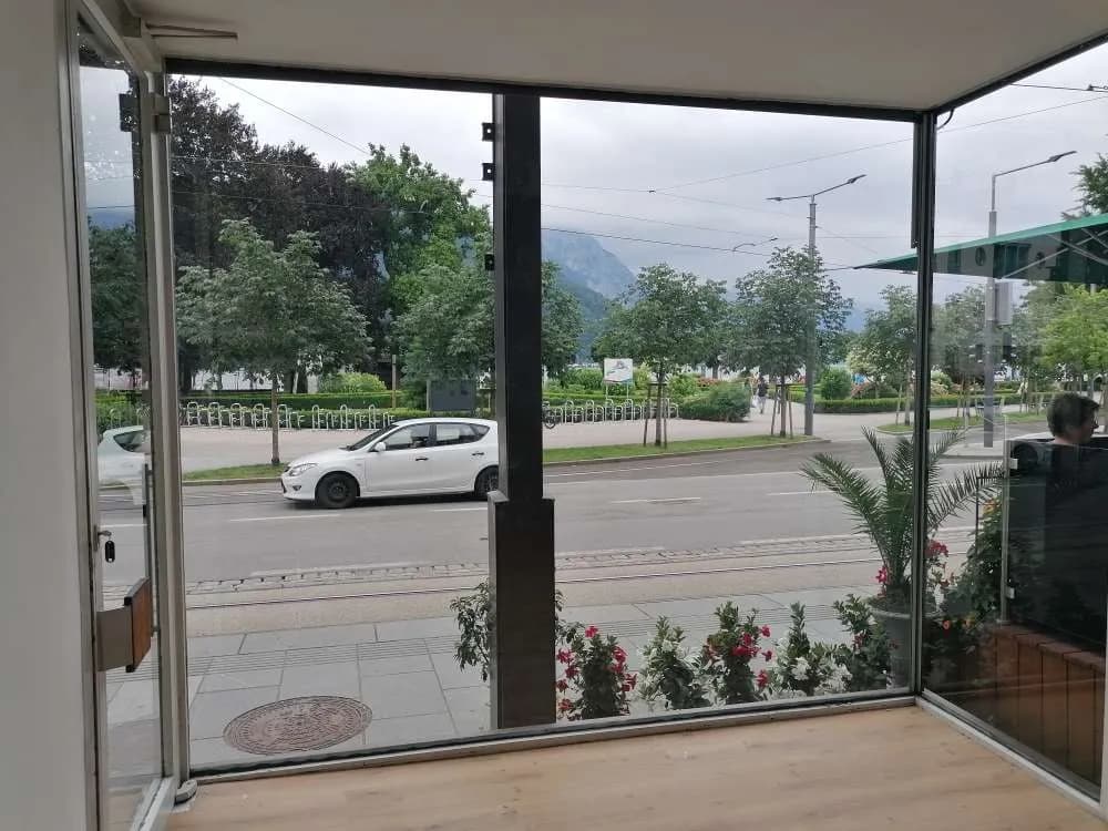 1-Zimmer-Gewerbeimmobilie mieten in Gmunden – 90 m², € 1.320 – Bild 2 von 8