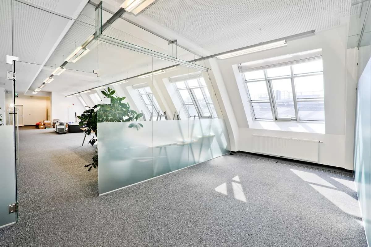 Gewerbeimmobilie mieten in Wien – 1 993 m², € 17 – Bild 2 von 13