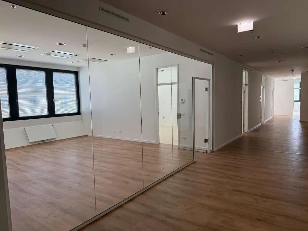 Gewerbeimmobilie mieten in Wien – 1 489 m², € 26 – Bild 2 von 11
