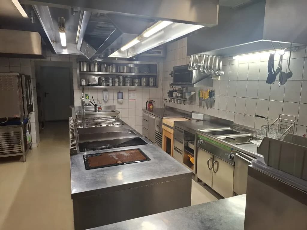 Gewerbeimmobilie kaufen in Baden – 1 900 m², € 495.000 – Bild 8 von 8