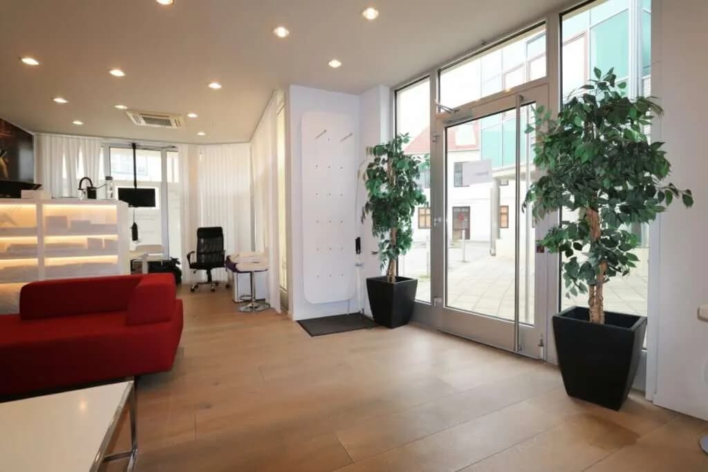 1-Zimmer-Gewerbeimmobilie mieten in Baden – 61,76 m², € 1.803