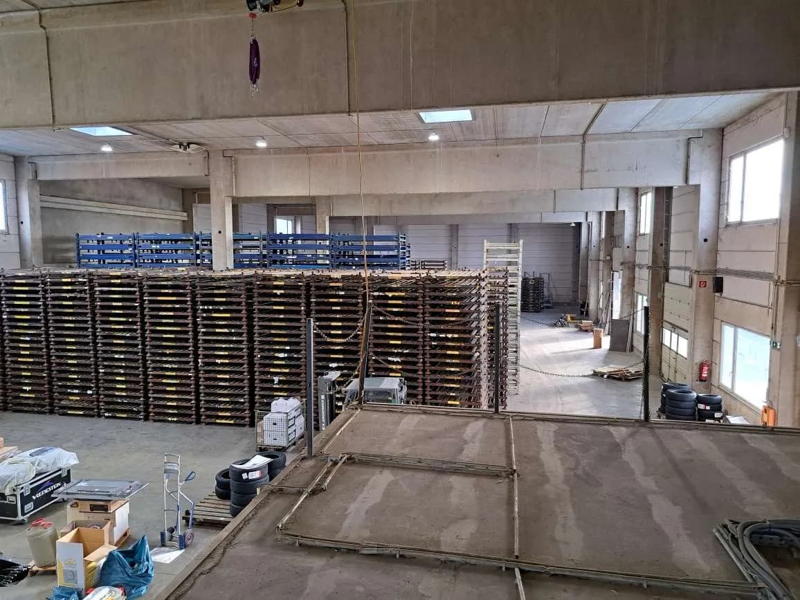Gewerbeimmobilie mieten in Wien – 1 300 m², € 9