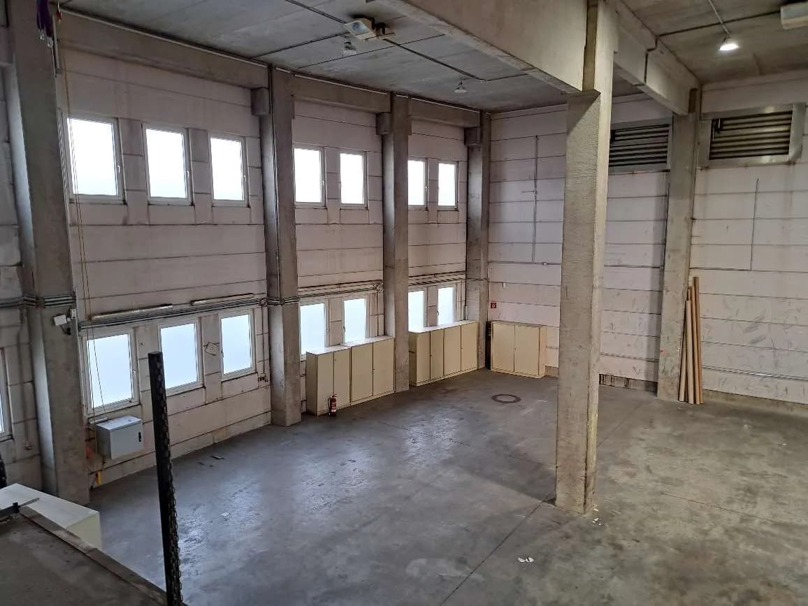 Gewerbeimmobilie mieten in Wien – 1 300 m², € 9 – Bild 2 von 3