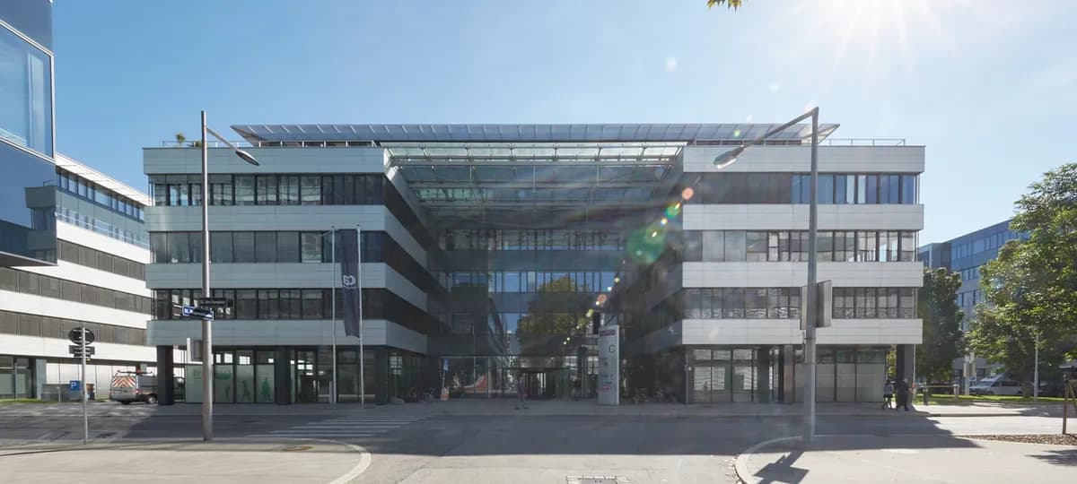Gewerbeimmobilie mieten in Wien – 840 m², € 16