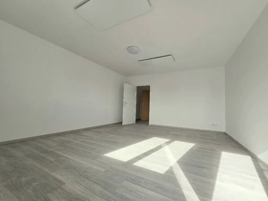 1-Zimmer-Gewerbeimmobilie mieten in Gänserndorf – 34 m², € 400 – Bild 2 von 10