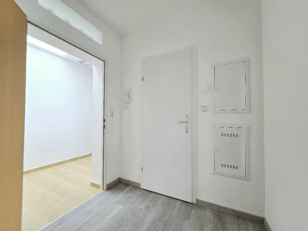1-Zimmer-Gewerbeimmobilie mieten in Gänserndorf – 34 m², € 400 – Bild 3 von 10