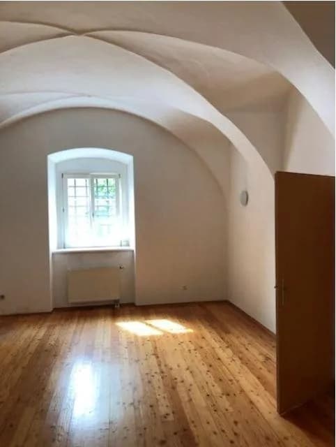 4-Zimmer-Gewerbeimmobilie mieten in Wels – 170 m², € 1.897 – Bild 2 von 3