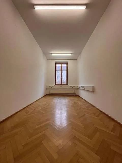 1-Zimmer-Gewerbeimmobilie mieten in Linz – 16 m², € 225