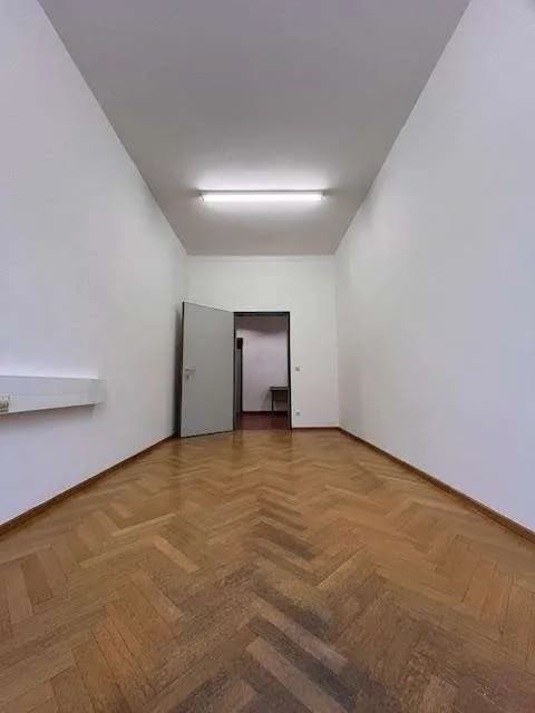 1-Zimmer-Gewerbeimmobilie mieten in Linz – 16 m², € 225 – Bild 2 von 2