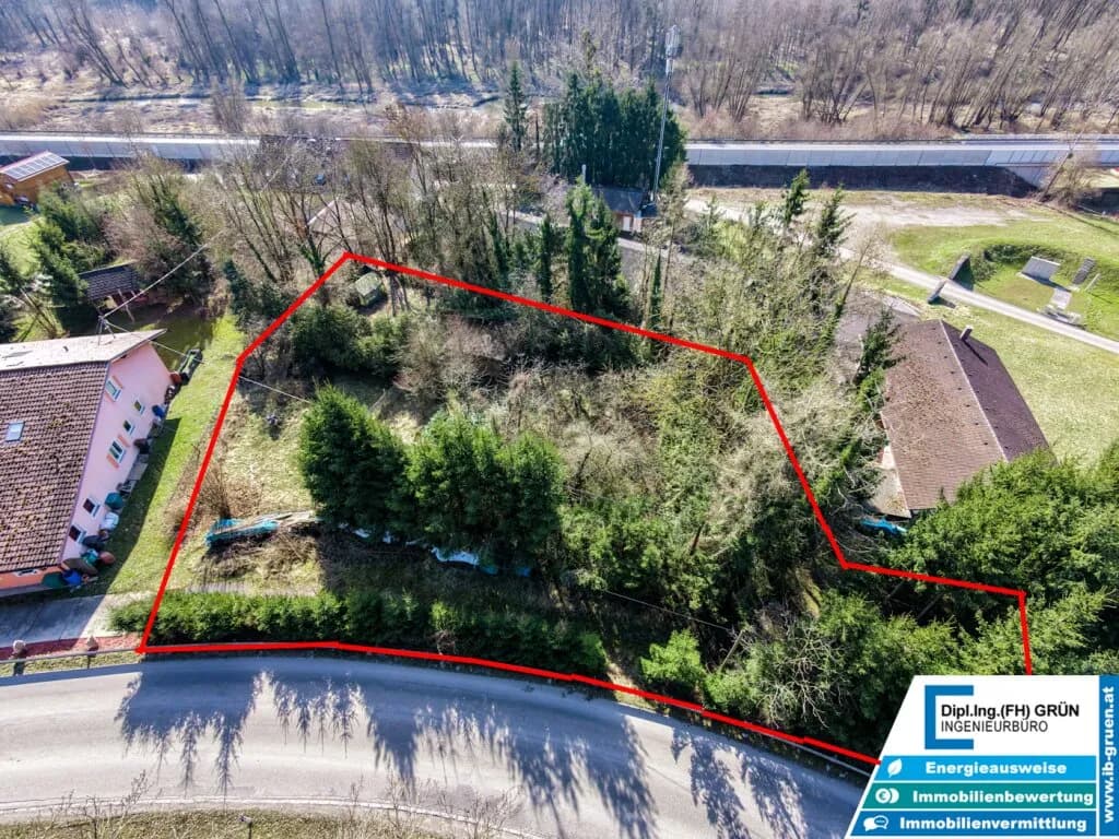 Grundstück kaufen in Perg – 1 850 m², € 248.000