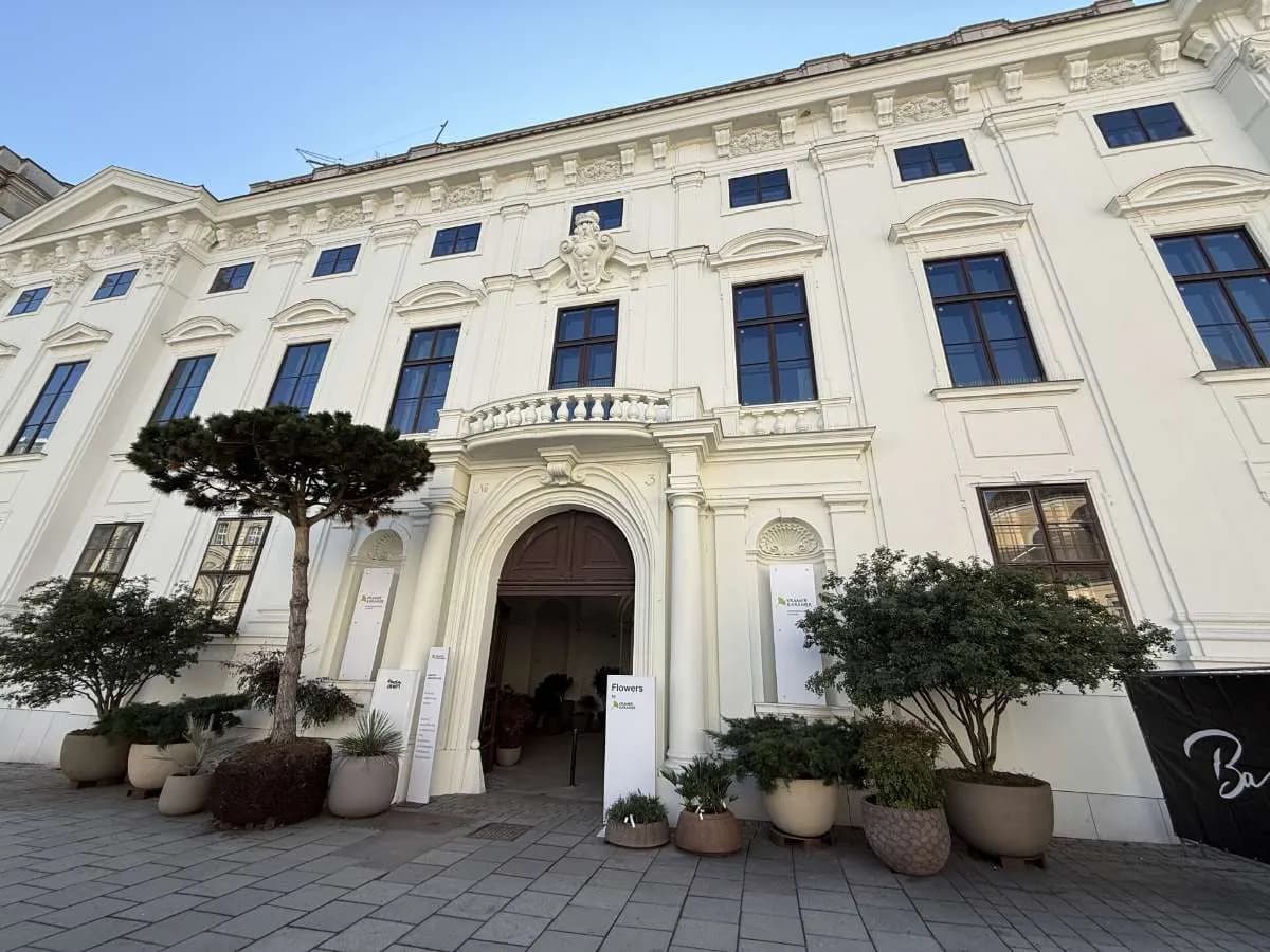 Gewerbeimmobilie mieten in Wien – 1 039 m², € 24 – Bild 1 von 12
