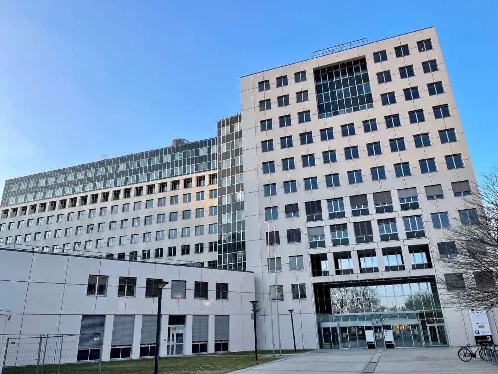 Gewerbeimmobilie mieten in Wien – 1 254 m², € 16