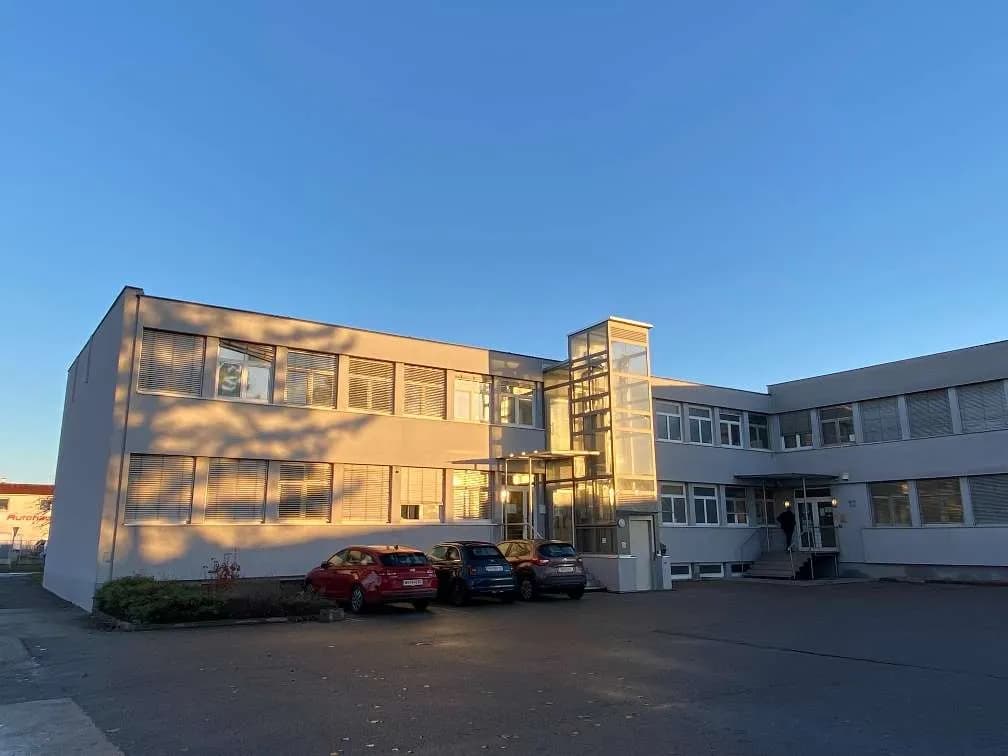 Gewerbeimmobilie mieten in Wiener Neustadt – 457 m², € 4.387 – Bild 2 von 6