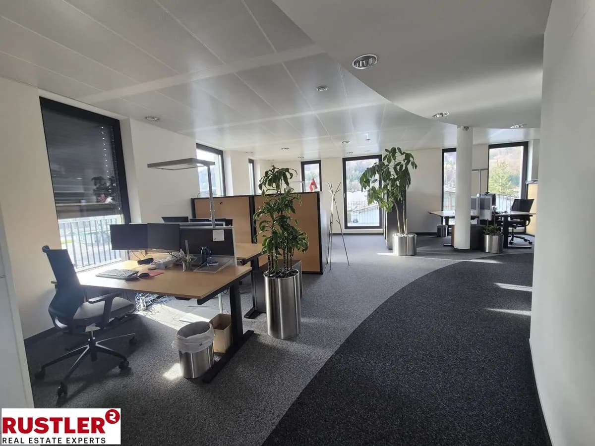 Gewerbeimmobilie mieten in Salzburg-Umgebung – 241 m², € 4.366