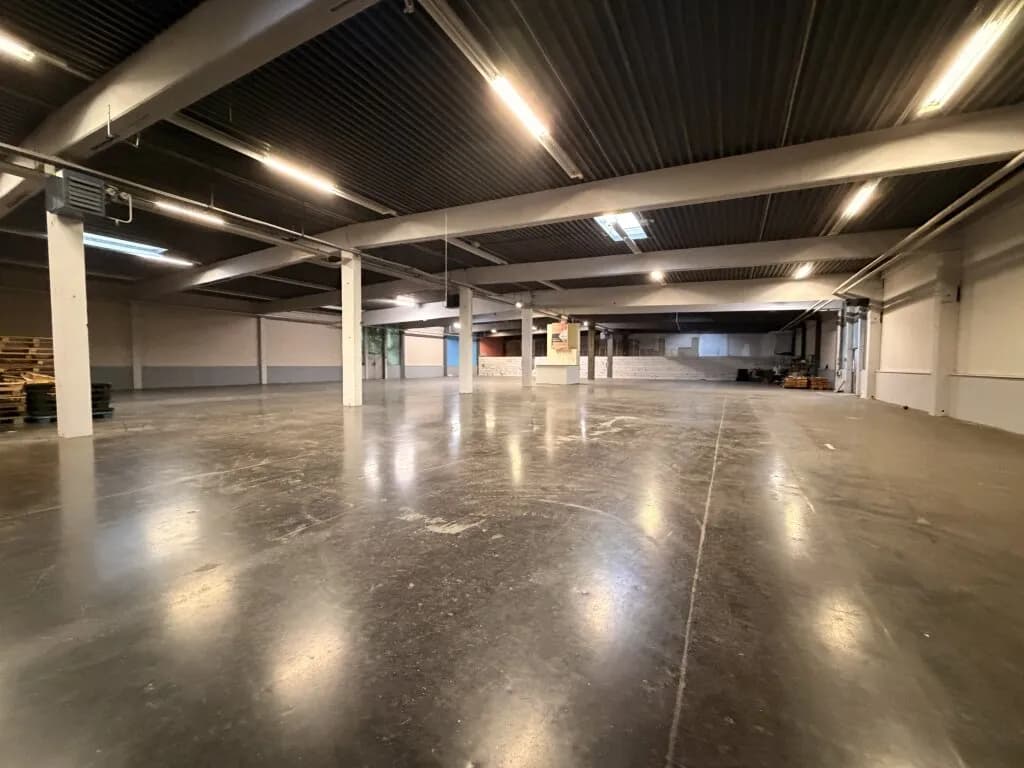 Gewerbeimmobilie mieten in Wien – 1 449 m², € 10.343
