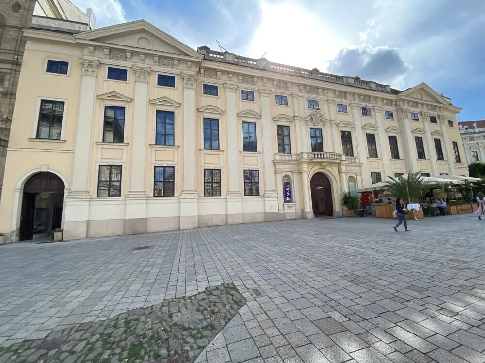 Gewerbeimmobilie mieten in Wien – 1 039 m², € 24 – Bild 1 von 8
