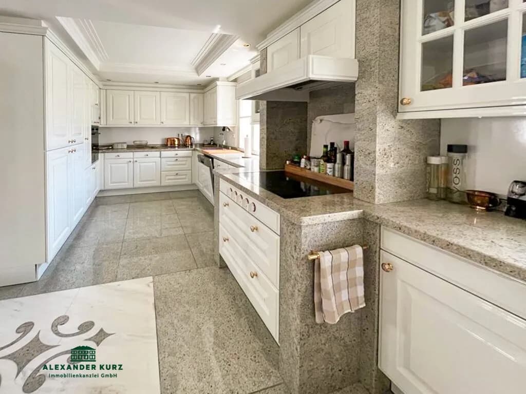 4-Zimmer-Wohnung mieten in Salzburg Stadt – 156 m², € 2.770 – Bild 3 von 6