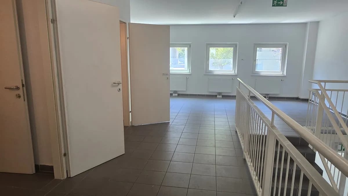1-Zimmer-Gewerbeimmobilie mieten in Wien – 80 m², € 1.621 – Bild 2 von 3