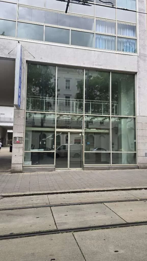 2-Zimmer-Gewerbeimmobilie mieten in Wien – 145 m², € 3.928