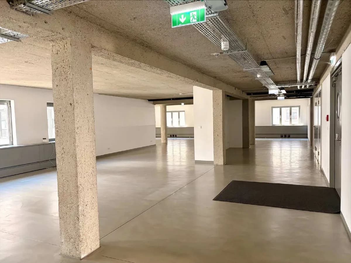 Gewerbeimmobilie mieten in Wien – 338 m², € 6.212