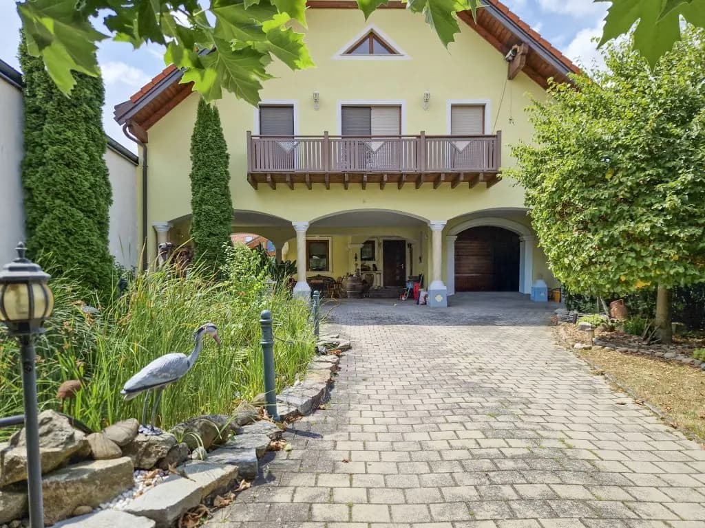 7-Zimmer-Haus kaufen in Hollabrunn – 282 m², € 549.890