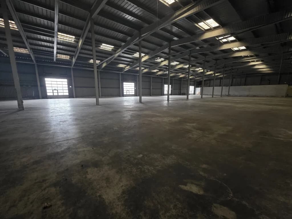 Gewerbeimmobilie mieten in Sankt Pölten – 2 600 m², € 10.400