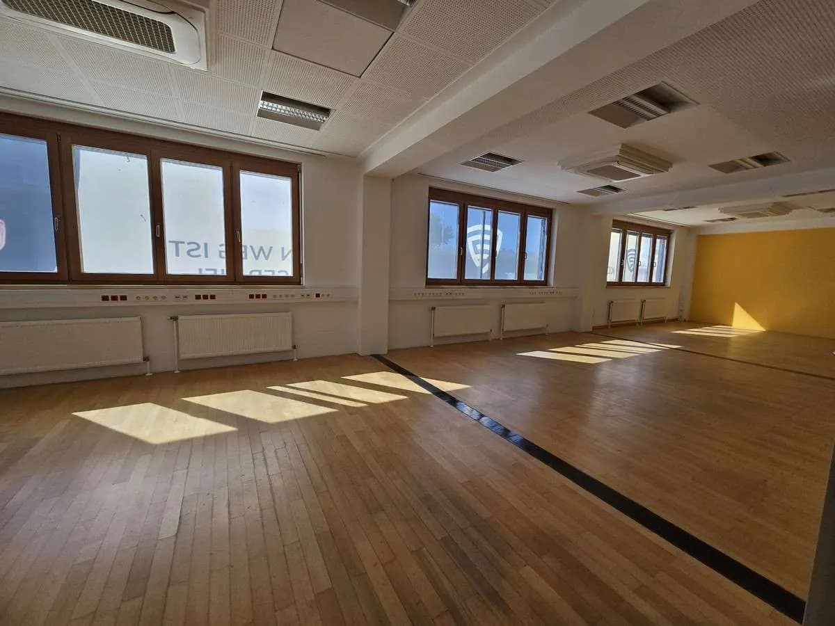 6-Zimmer-Gewerbeimmobilie mieten in Amstetten – 380 m², € 4.329 – Bild 2 von 12