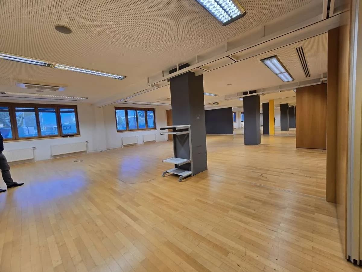 6-Zimmer-Gewerbeimmobilie mieten in Amstetten – 380 m², € 4.329 – Bild 3 von 12
