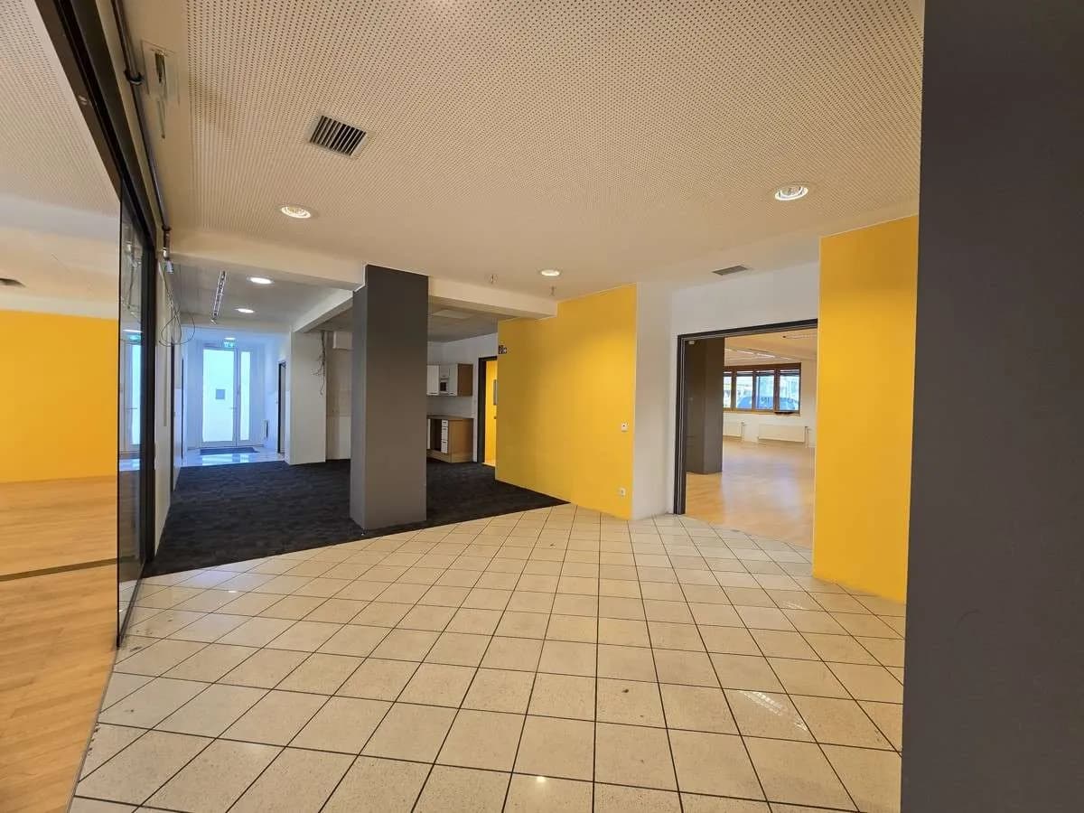 6-Zimmer-Gewerbeimmobilie mieten in Amstetten – 380 m², € 4.329 – Bild 7 von 12