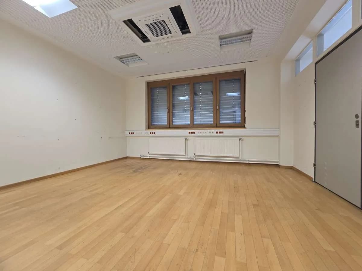 6-Zimmer-Gewerbeimmobilie mieten in Amstetten – 380 m², € 4.329 – Bild 9 von 12