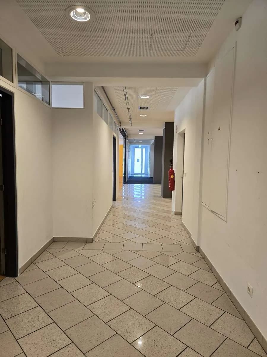 6-Zimmer-Gewerbeimmobilie mieten in Amstetten – 380 m², € 4.329 – Bild 10 von 12