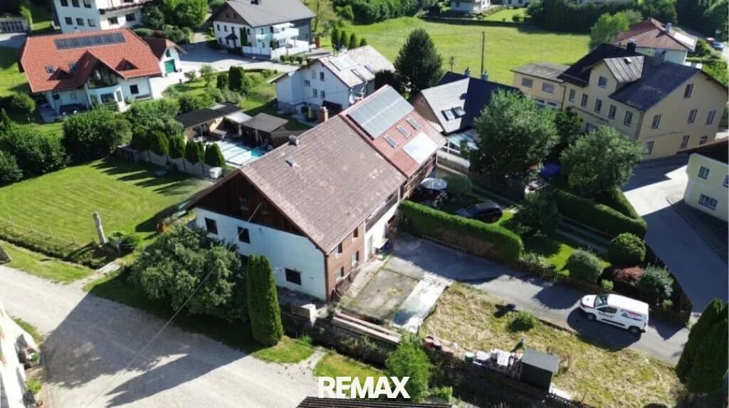 Haus kaufen in Vöcklabruck – 915 m², € 360.000