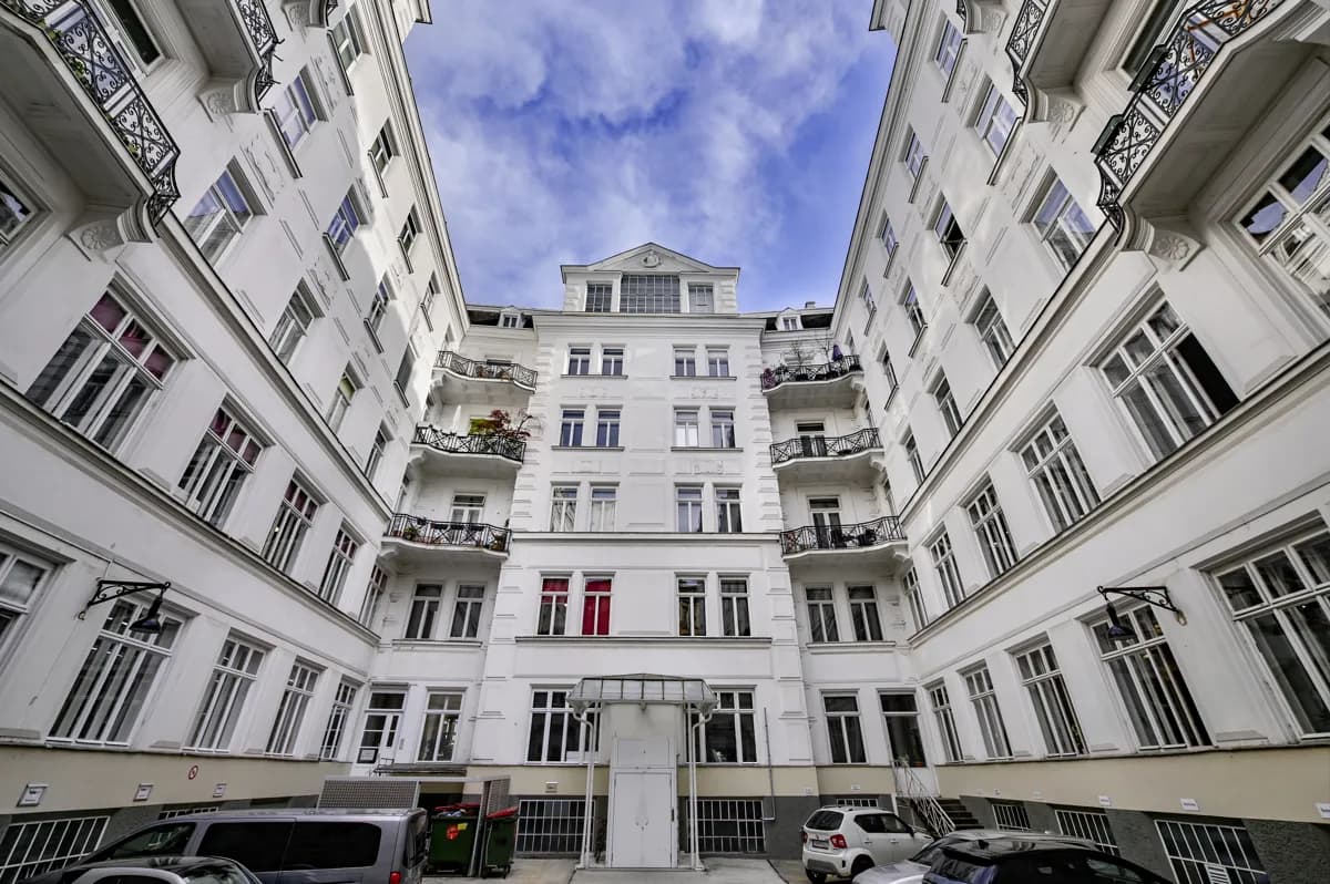 8-Zimmer-Gewerbeimmobilie mieten in Wien – 282 m², € 5.400 – Bild 10 von 13