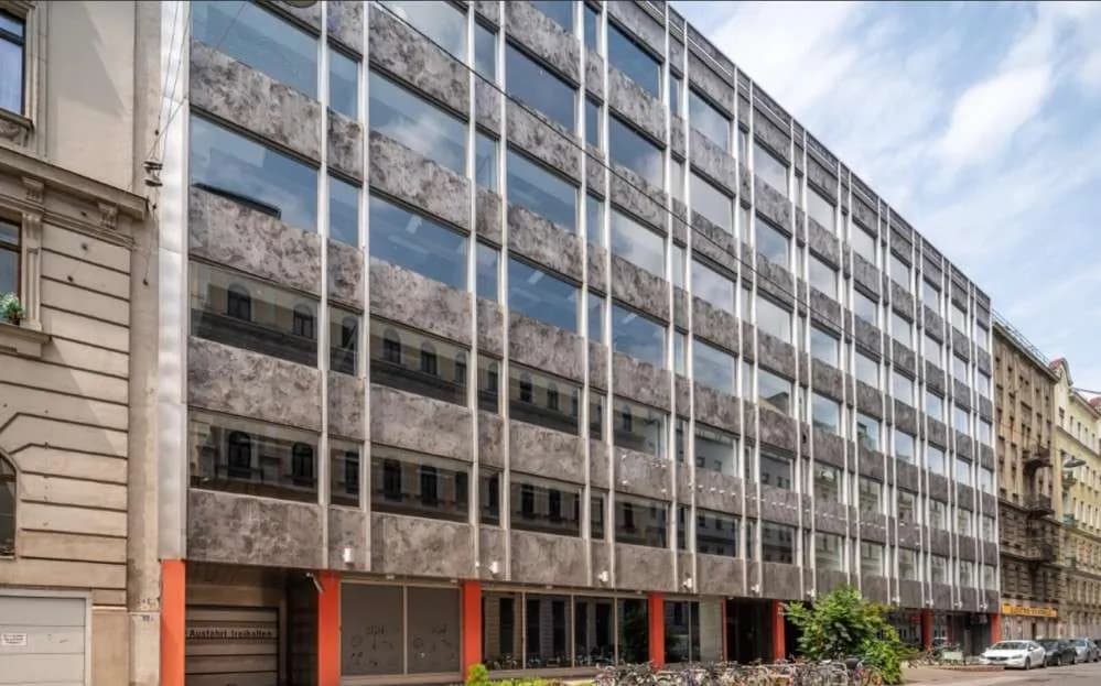 Gewerbeimmobilie mieten in Wien – 4 136 m², € 18