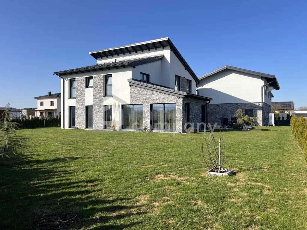 9-Zimmer-Haus kaufen in Vöcklabruck – 290 m², € 1.150.000