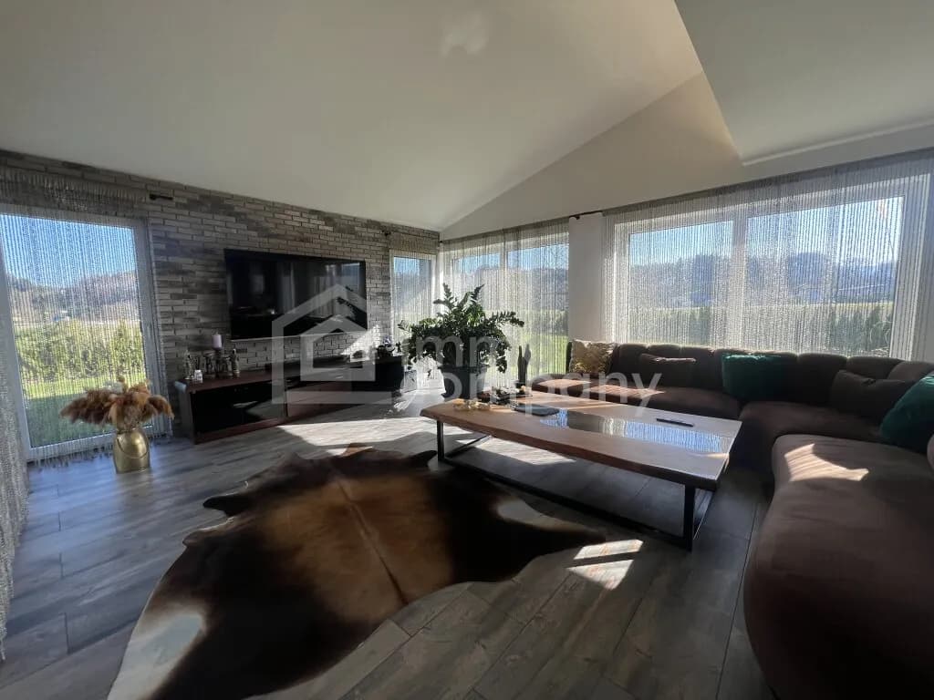9-Zimmer-Haus kaufen in Vöcklabruck – 290 m², € 1.150.000 – Bild 2 von 11