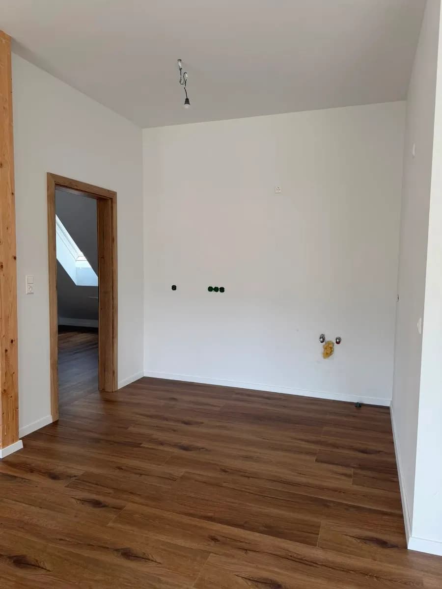 4-Zimmer-Wohnung mieten in Neunkirchen – 90 m², € 1.100 – Bild 2 von 6