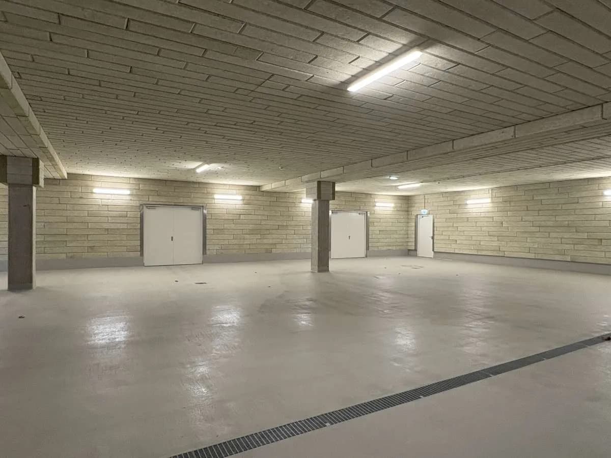 Gewerbeimmobilie mieten in Wien – 2 000 m², € 33.760