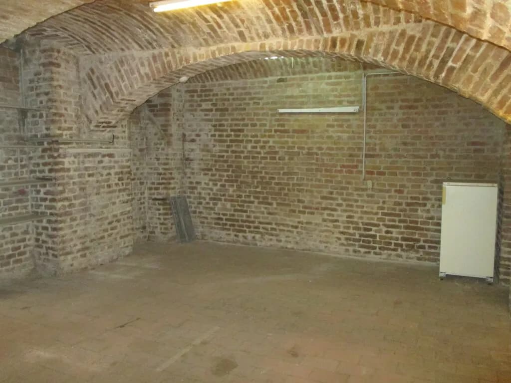 Gewerbeimmobilie mieten in Wien – 132 m², € 417