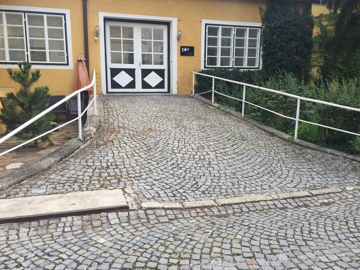 4-Zimmer-Gewerbeimmobilie mieten in Linz – 147 m², € 1.981 – Bild 7 von 8