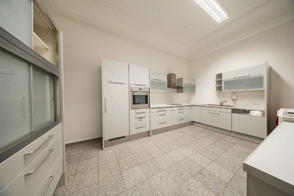 9-Zimmer-Gewerbeimmobilie mieten in Wien – 281 m², € 6.294 – Bild 8 von 32