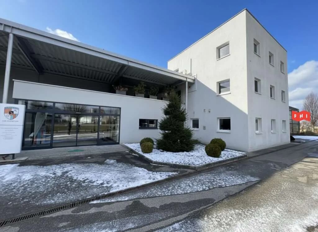 Gewerbeimmobilie mieten in Perg – 1 823 m², € 4 – Bild 2 von 10