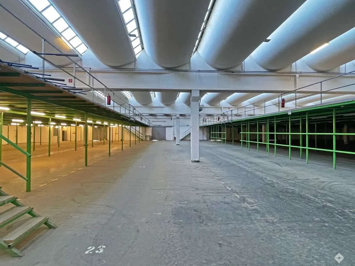 Gewerbeimmobilie mieten in Salzburg-Umgebung – 5 882 m², € 22.100 – Bild 2 von 8