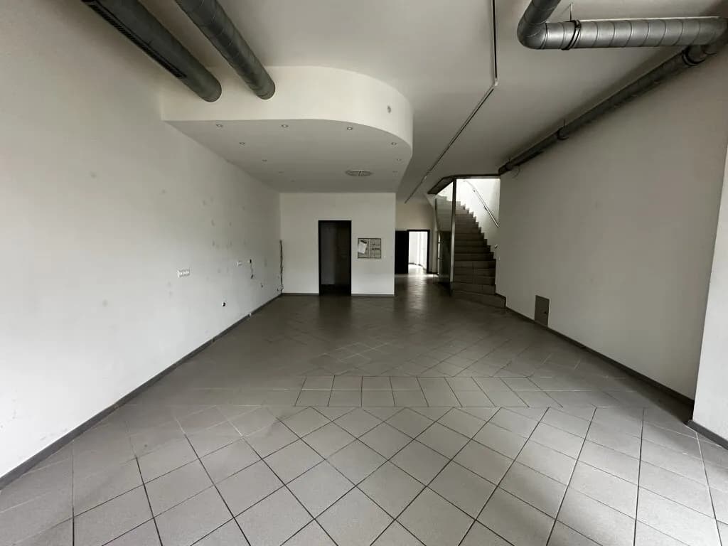 4-Zimmer-Gewerbeimmobilie mieten in Gänserndorf – 218 m², € 930
