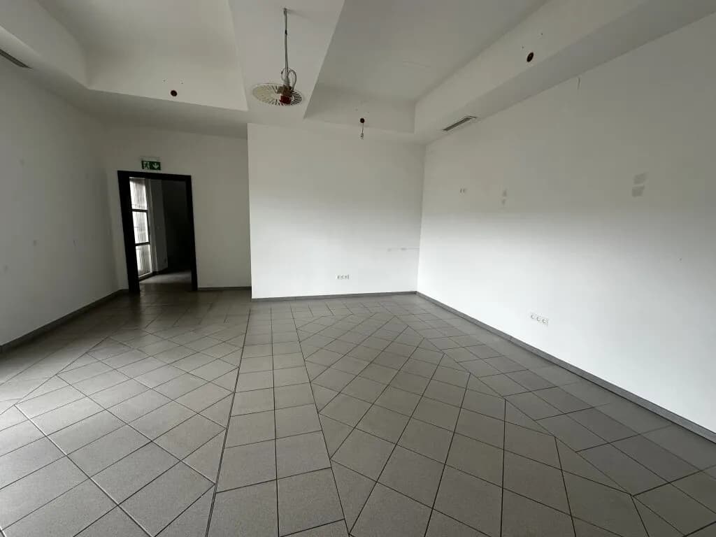 4-Zimmer-Gewerbeimmobilie mieten in Gänserndorf – 218 m², € 930 – Bild 11 von 25