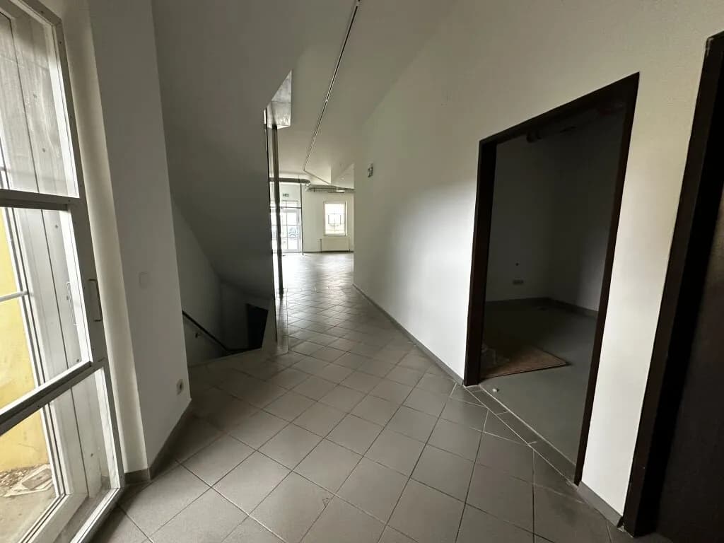 4-Zimmer-Gewerbeimmobilie mieten in Gänserndorf – 218 m², € 930 – Bild 12 von 25