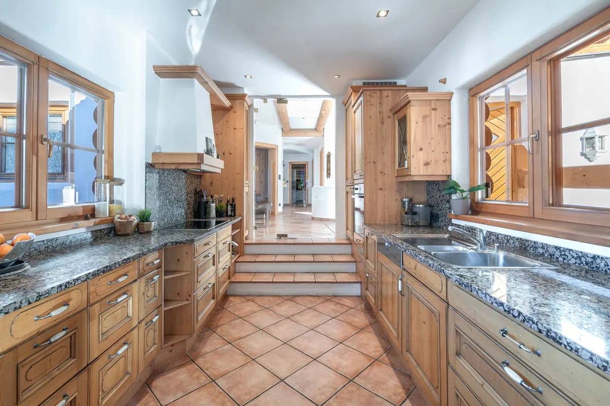 5-Zimmer-Haus kaufen in Kitzbühel – 300 m², € 3.000.000 – Bild 4 von 8