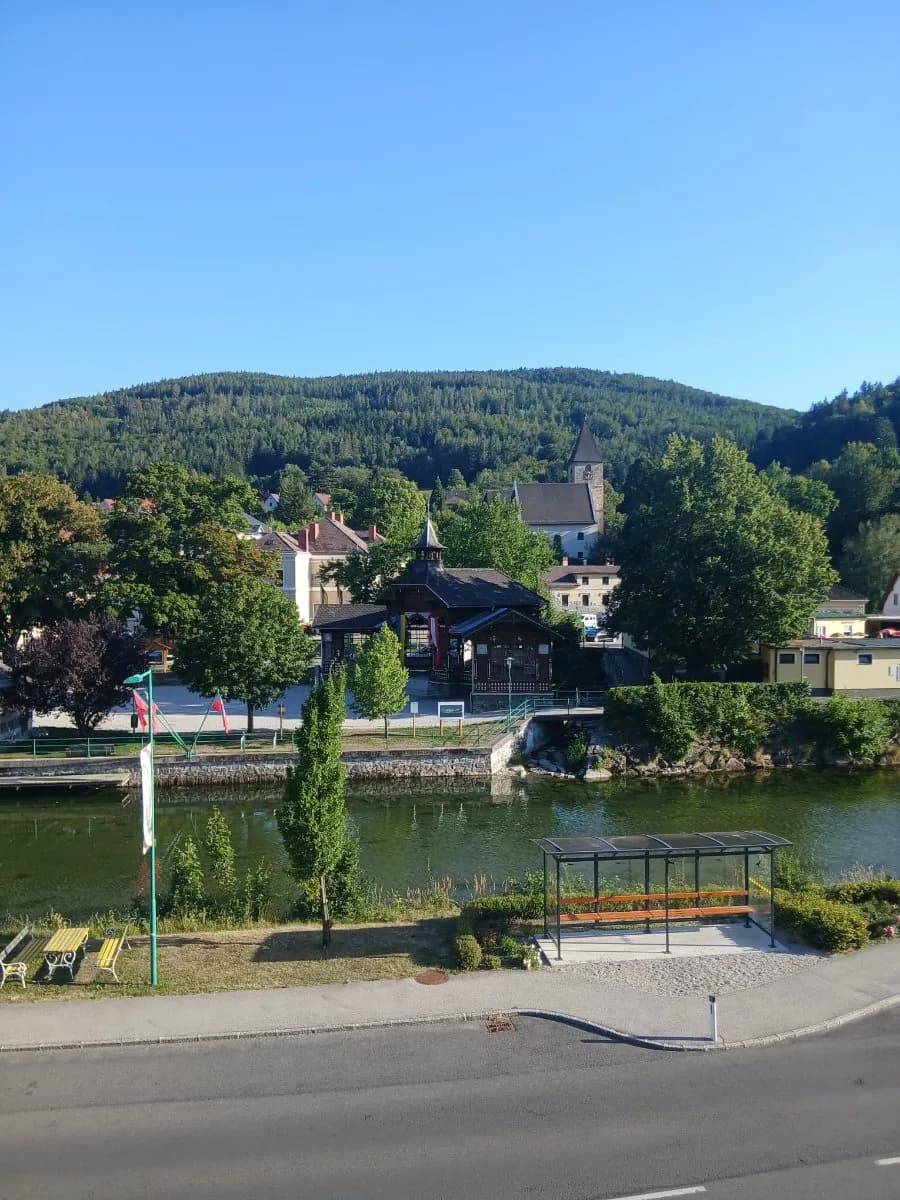 6-Zimmer-Wohnung mieten in Neunkirchen – 182 m², € 1.190 – Bild 4 von 7