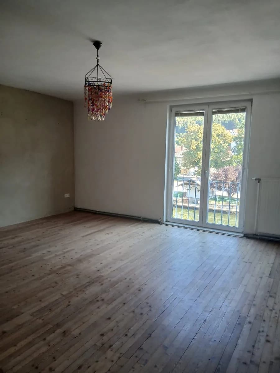 6-Zimmer-Wohnung mieten in Neunkirchen – 182 m², € 1.190 – Bild 5 von 7